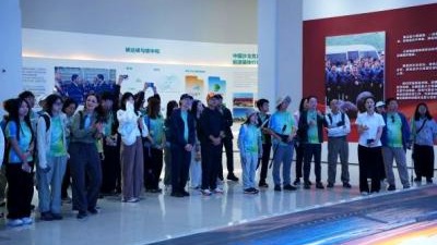 參觀治沙成果展廳
